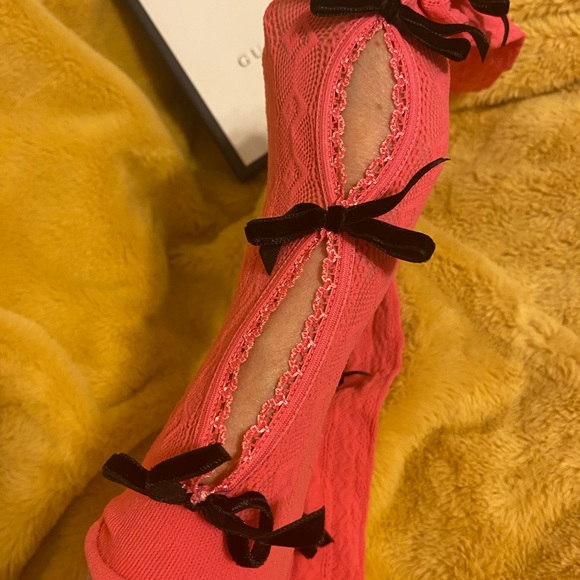 NWT Gucci pink Moulinoir Bow Socks over the knee lace socks. Velvet bow large - Picture 6 of 16